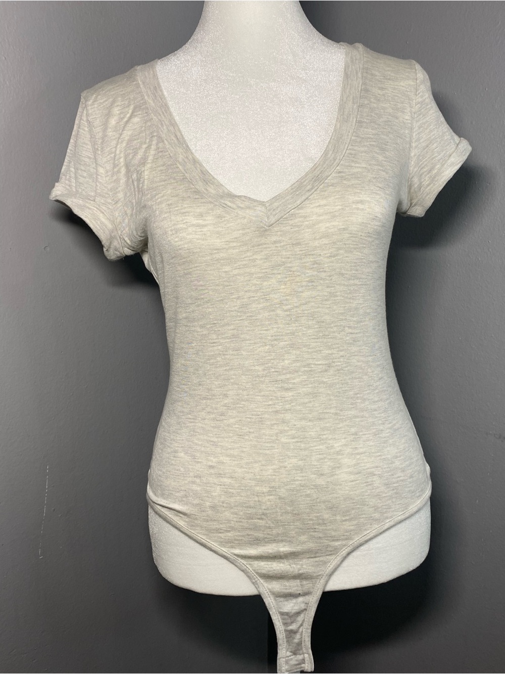 Polly & Esther - Off-White/Grey Short Sleeve V-Neck Bodysuit